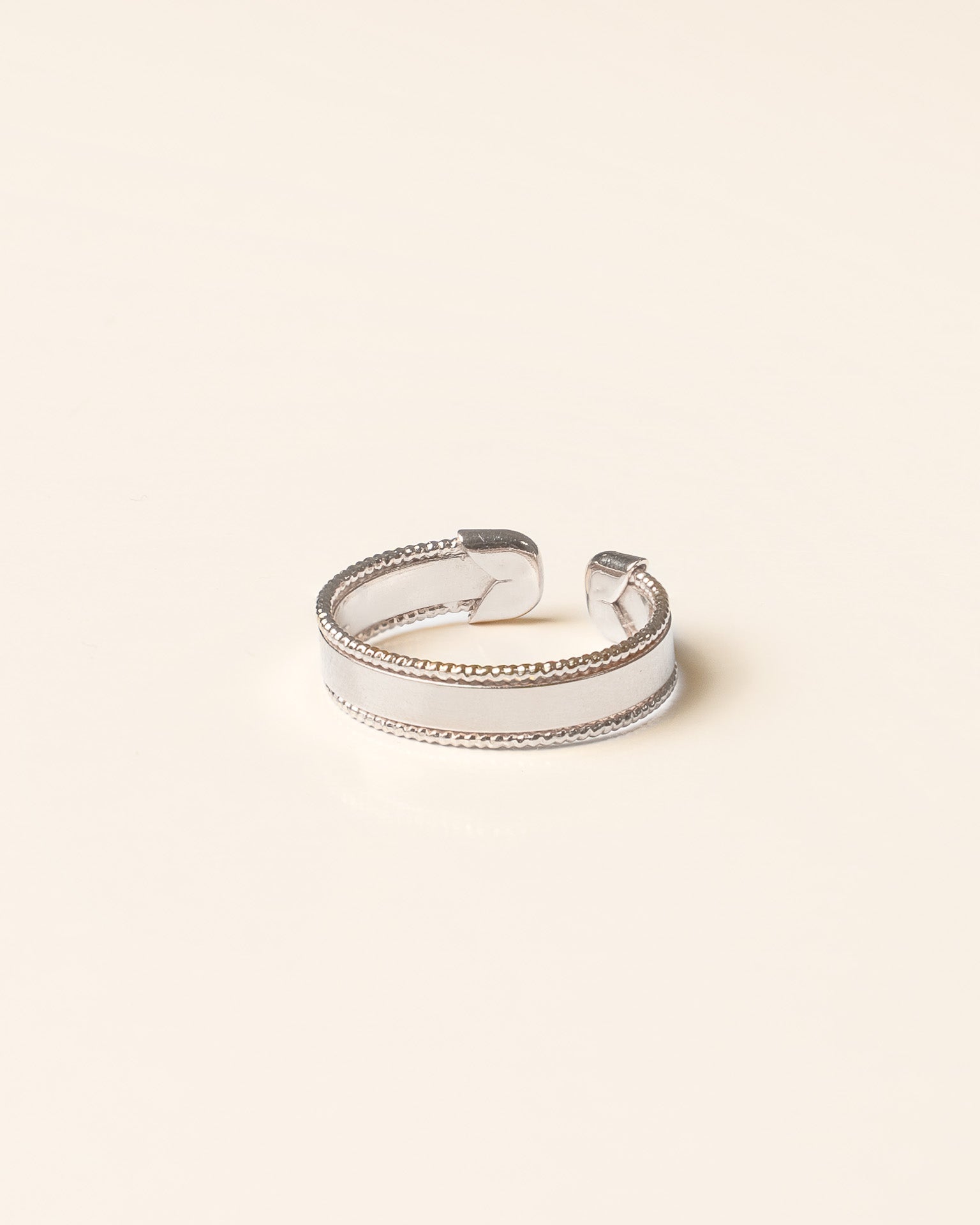 Bague pour femme plaqué argent ajustable bords texturés