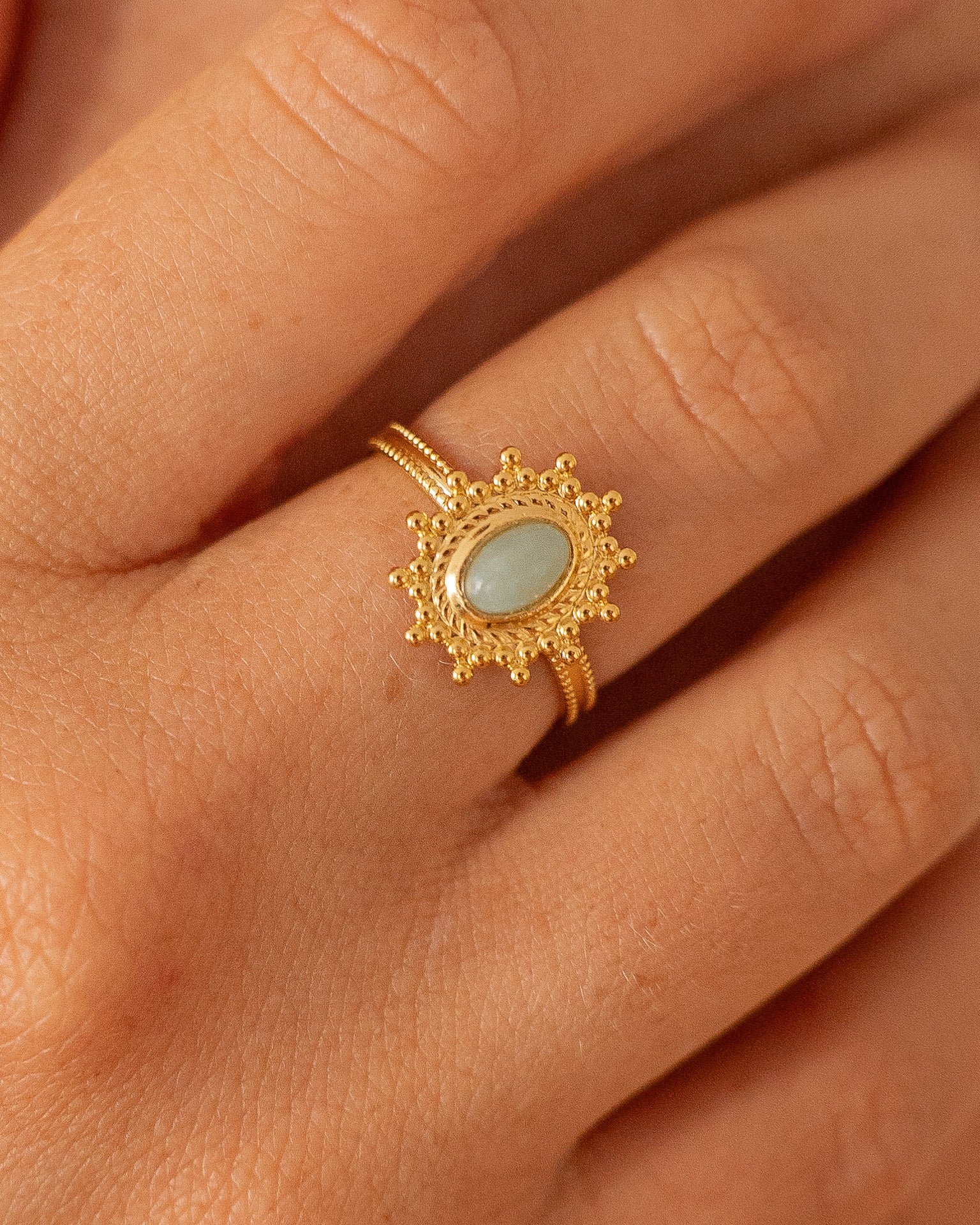 Bague pour femme plaqué or ajustable médaillon soleil et pierre naturelle amazonite