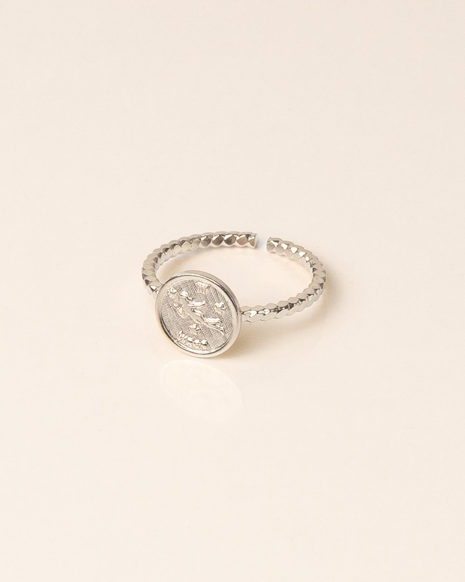 Bague pour femme plaqué argent ajustable médaillon signe astrologique vierge