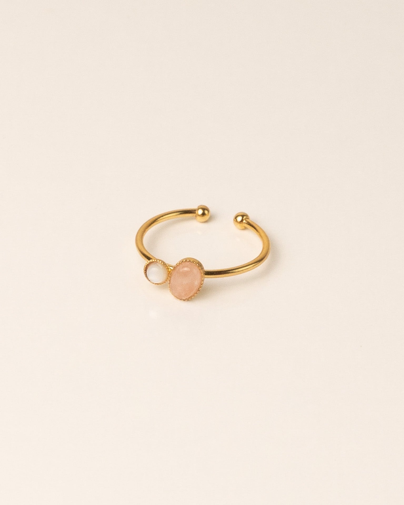 Bague minimaliste pour femme plaqué or ajustable anneau fin et pierres naturelles nacre et quartz rose