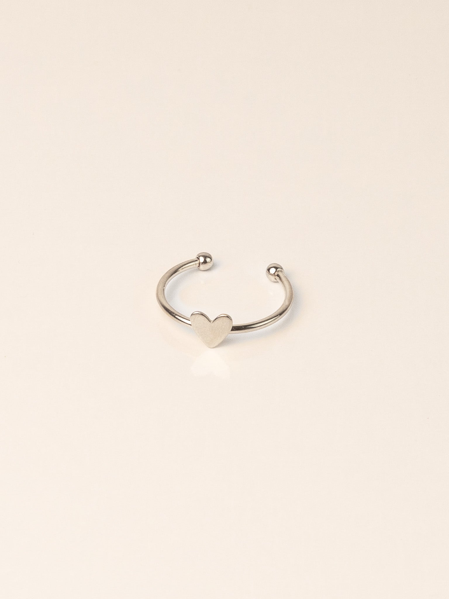 Bague ajustable plaqué argent ornée d'un cœur en relief