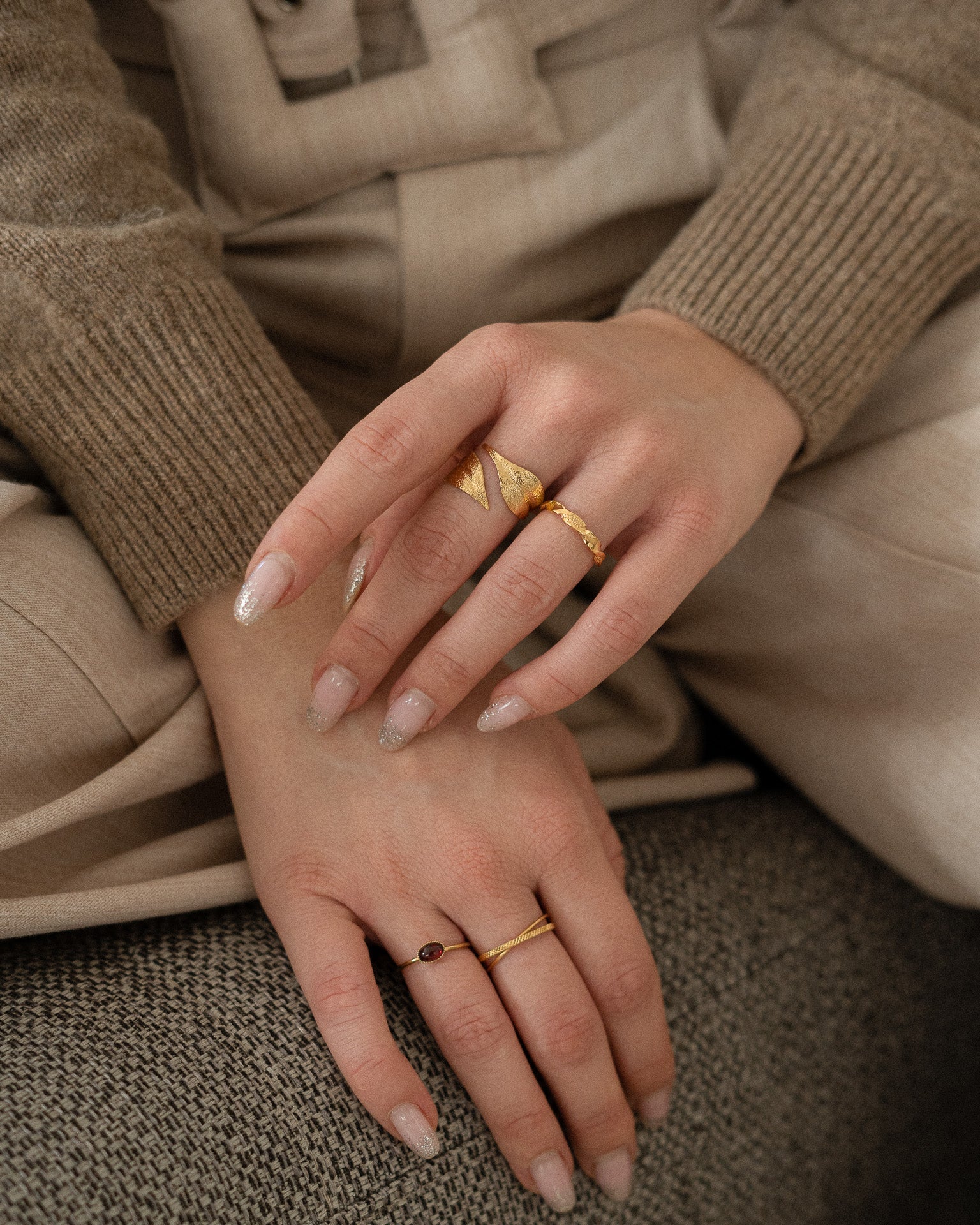 Bague large pour femme plaqué or ajustable en forme de feuilles