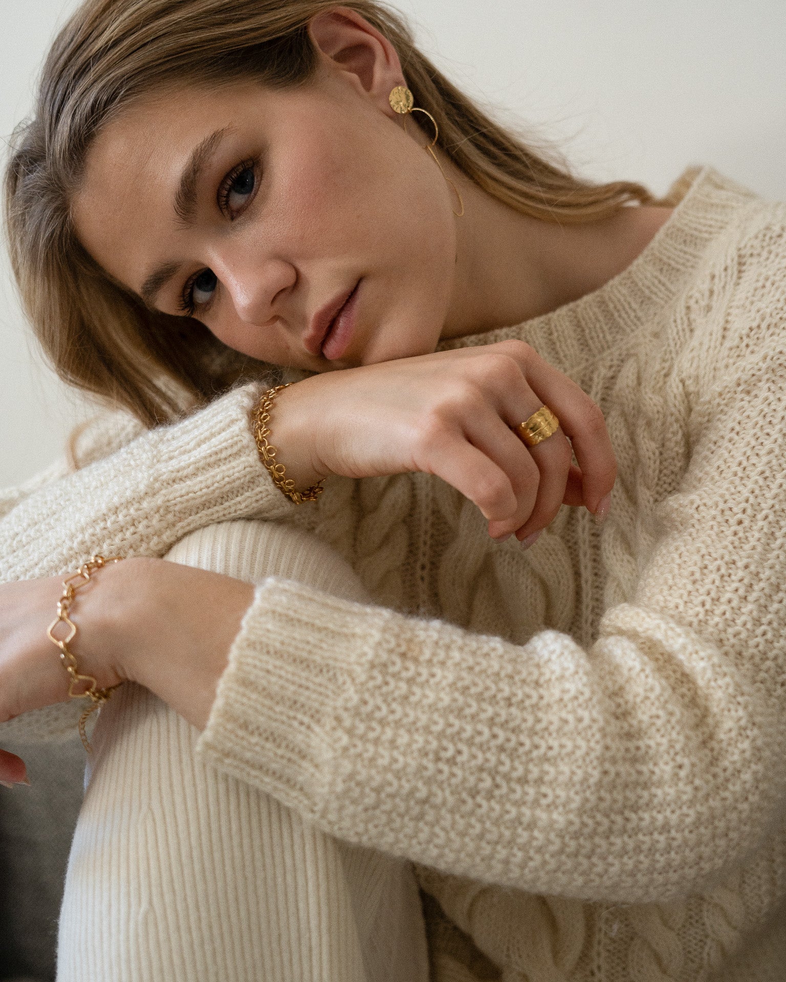 Bague large pour femme plaqué or ajustable en forme de plume