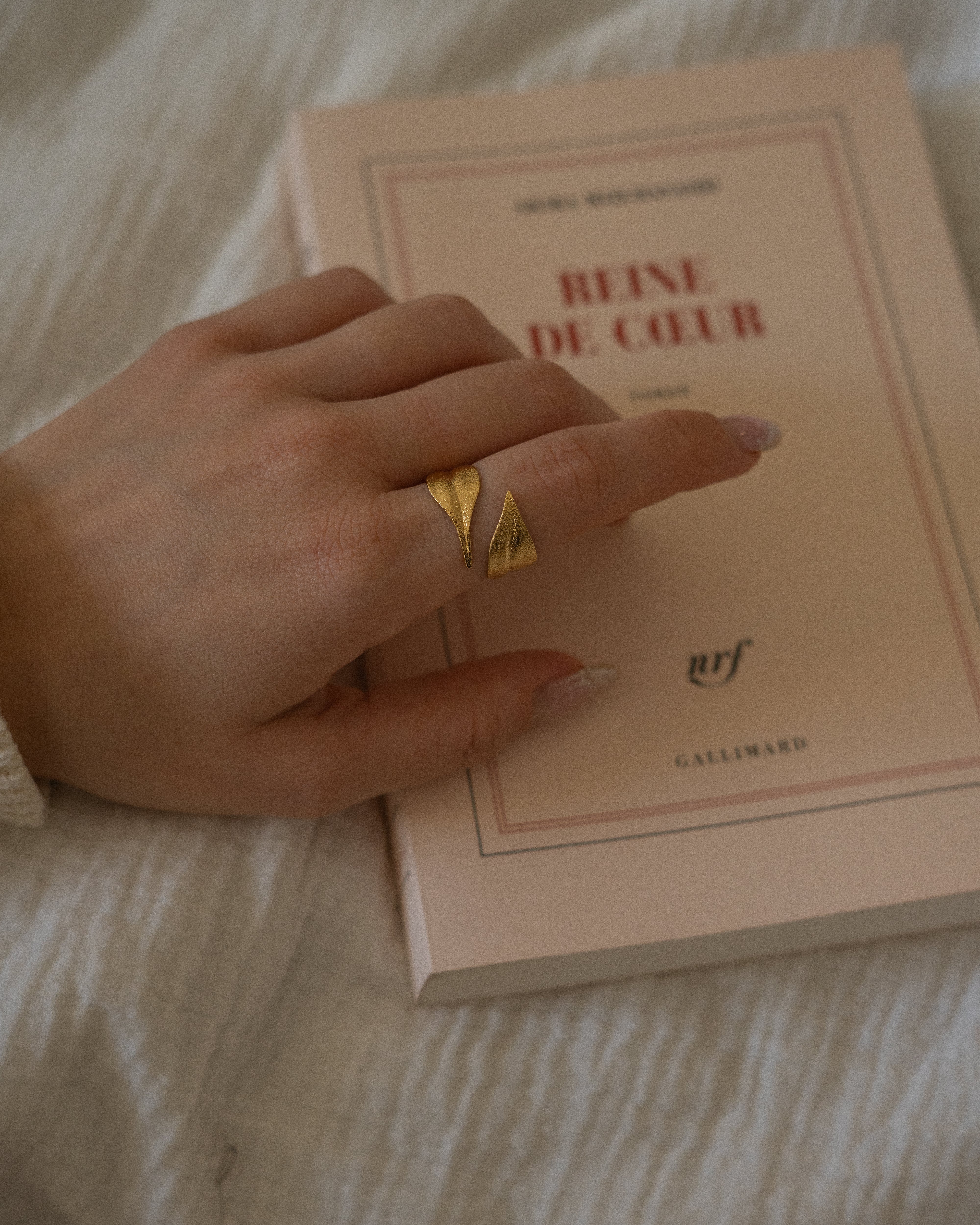 Bague large pour femme plaqué or ajustable en forme de feuilles