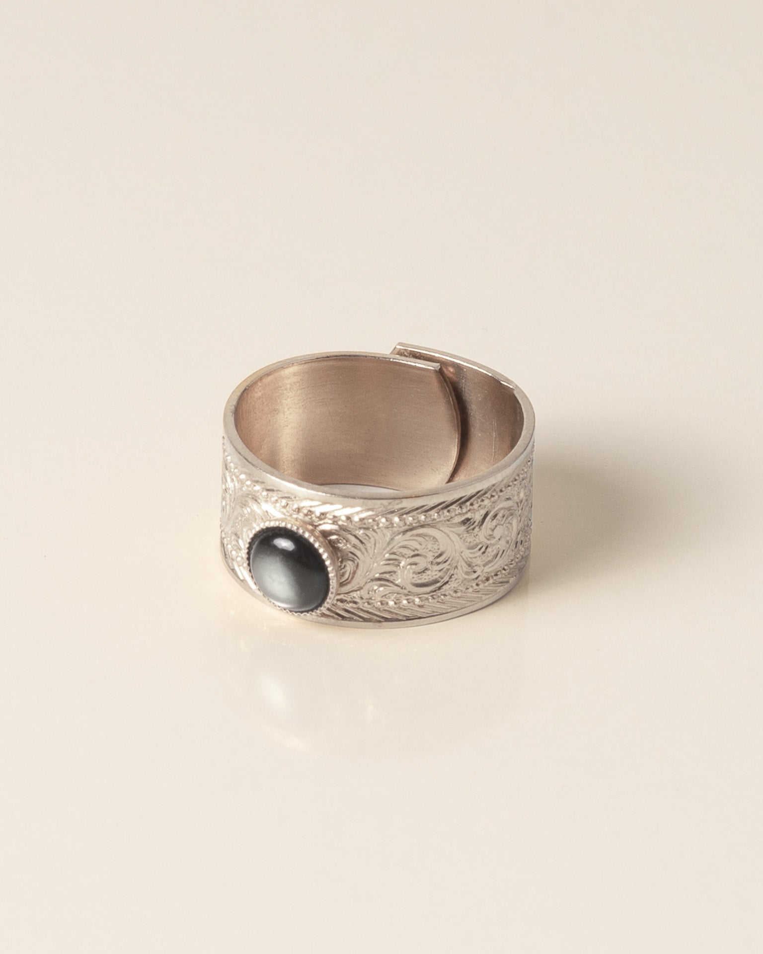 Bague large pour femme plaqué argent ajustable travaillée et pierre naturelle nacre grise