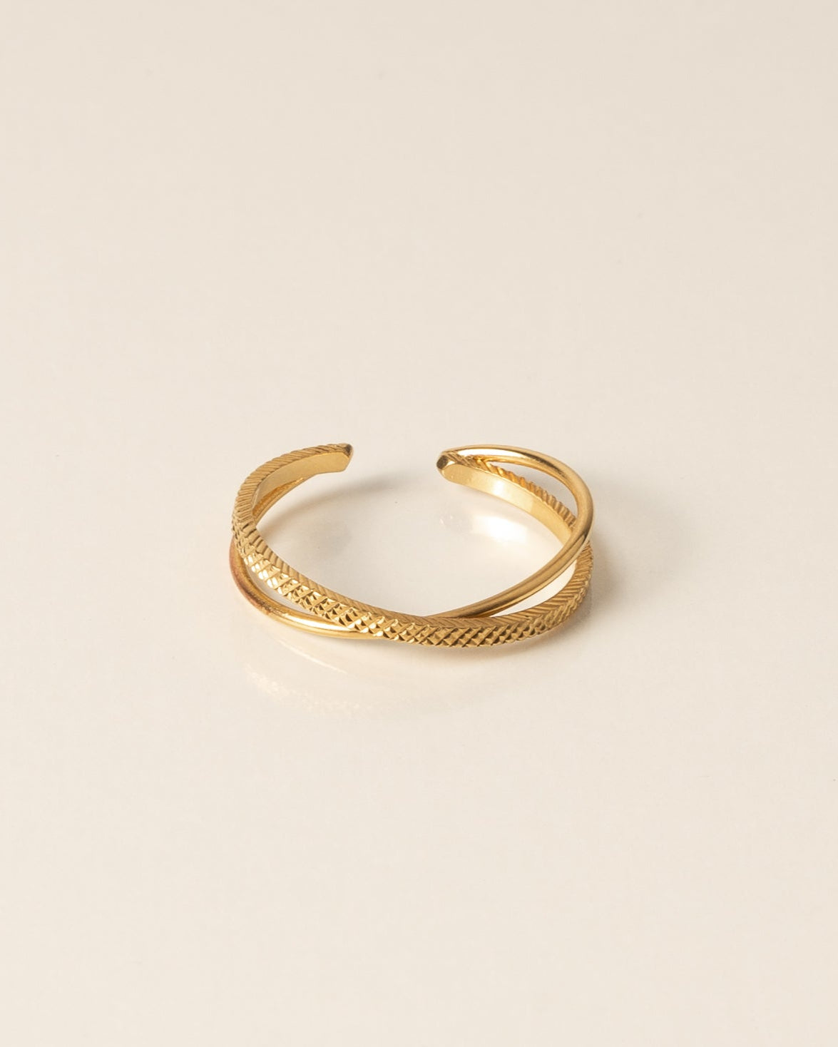 Bague pour femme plaqué or ajustable double anneau texturé entrelacé