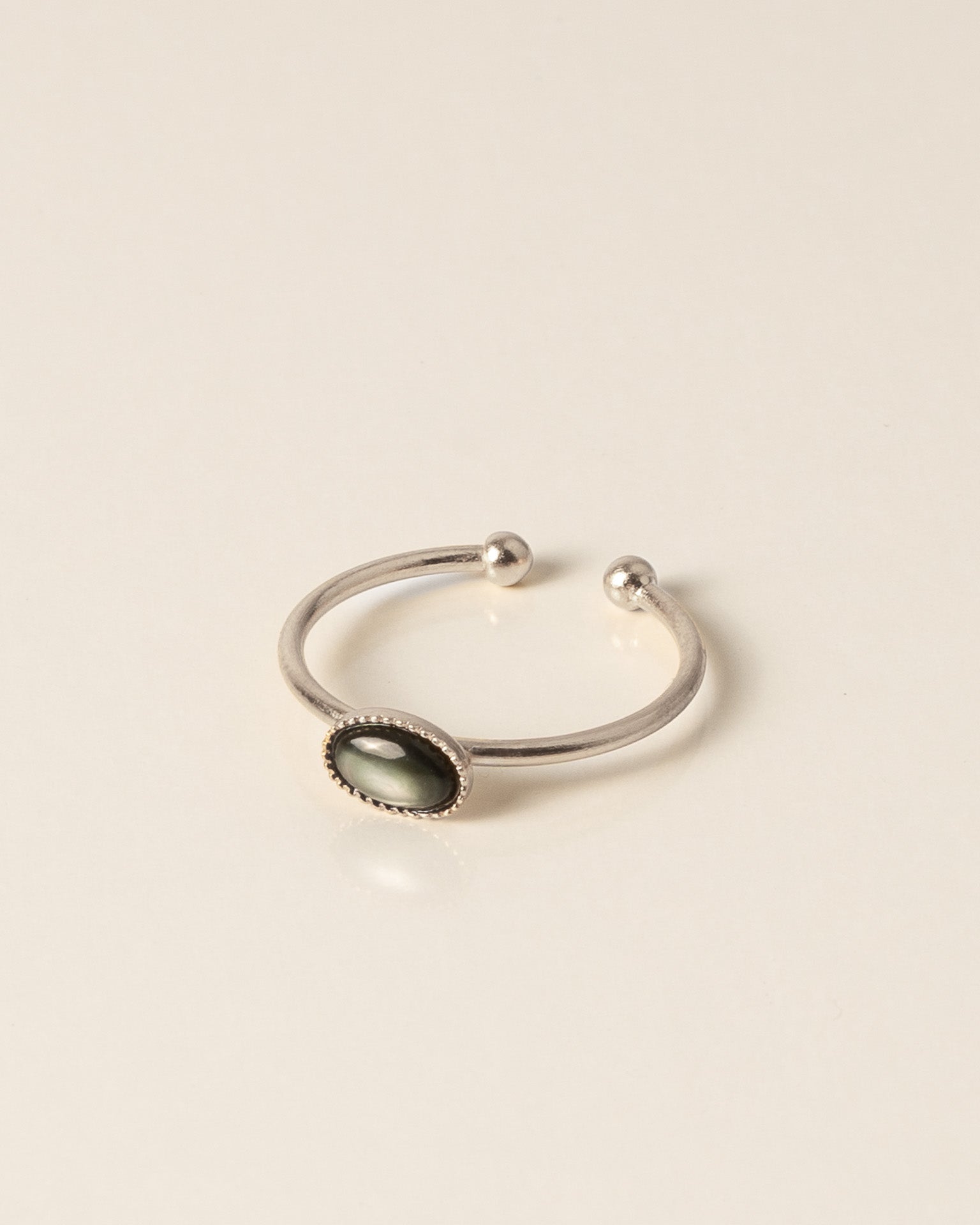 Bague minimaliste pour femme plaqué argent ajustable anneau fin et pierre naturelle nacre grise