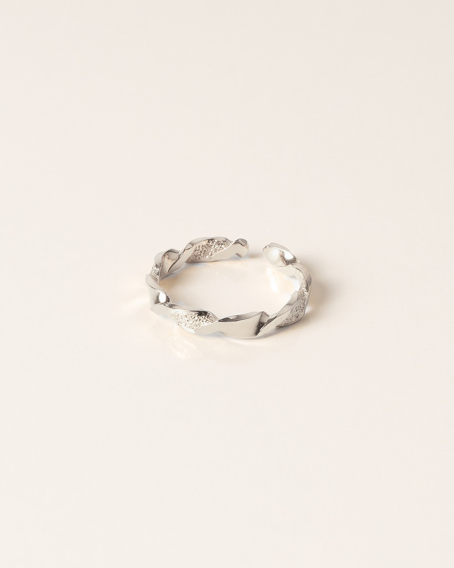 Bague pour femme plaqué argent ajustable anneau torsadé et texturé