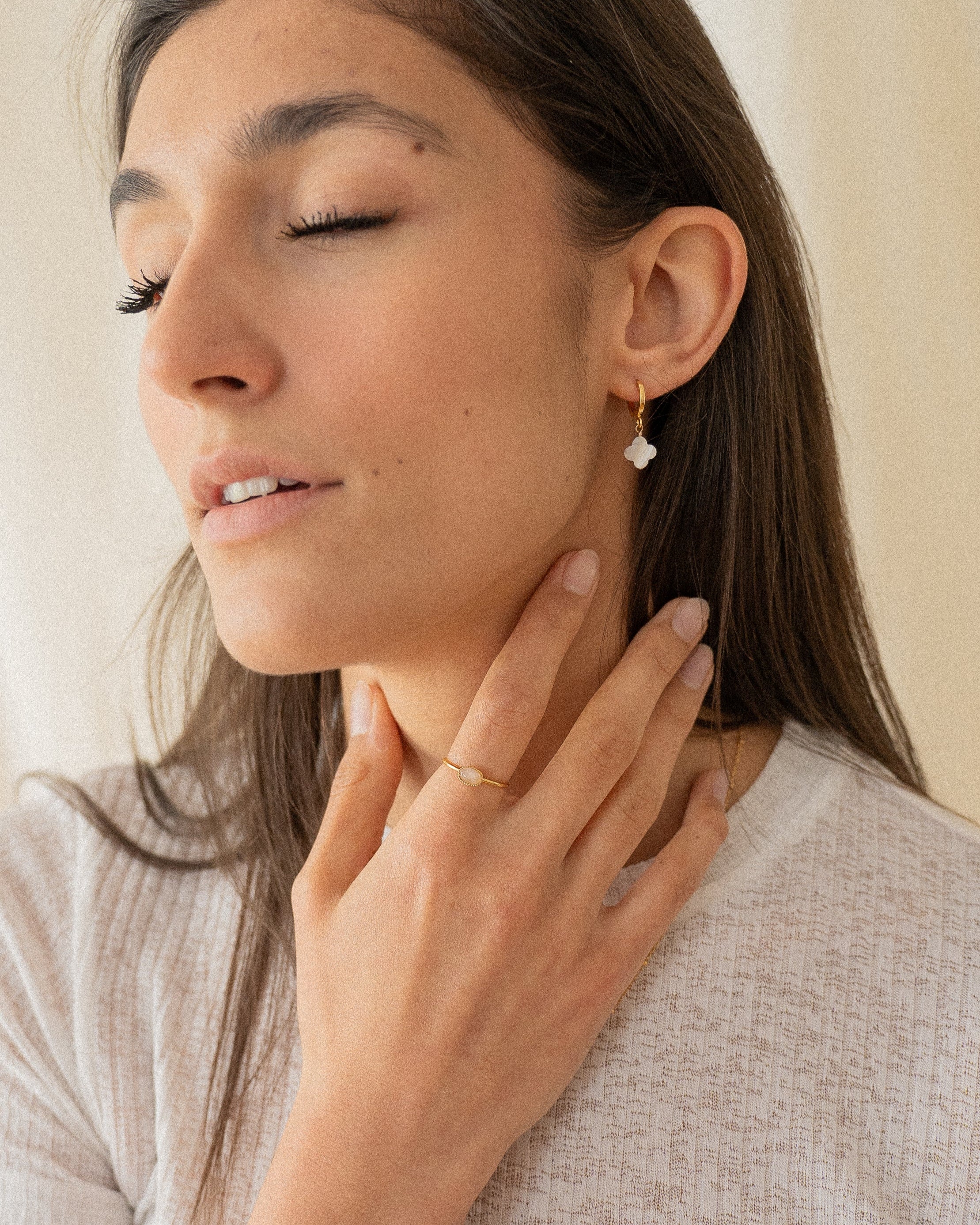 Bague minimaliste pour femme plaqué or ajustable anneau fin et pierre naturelle quartz rose