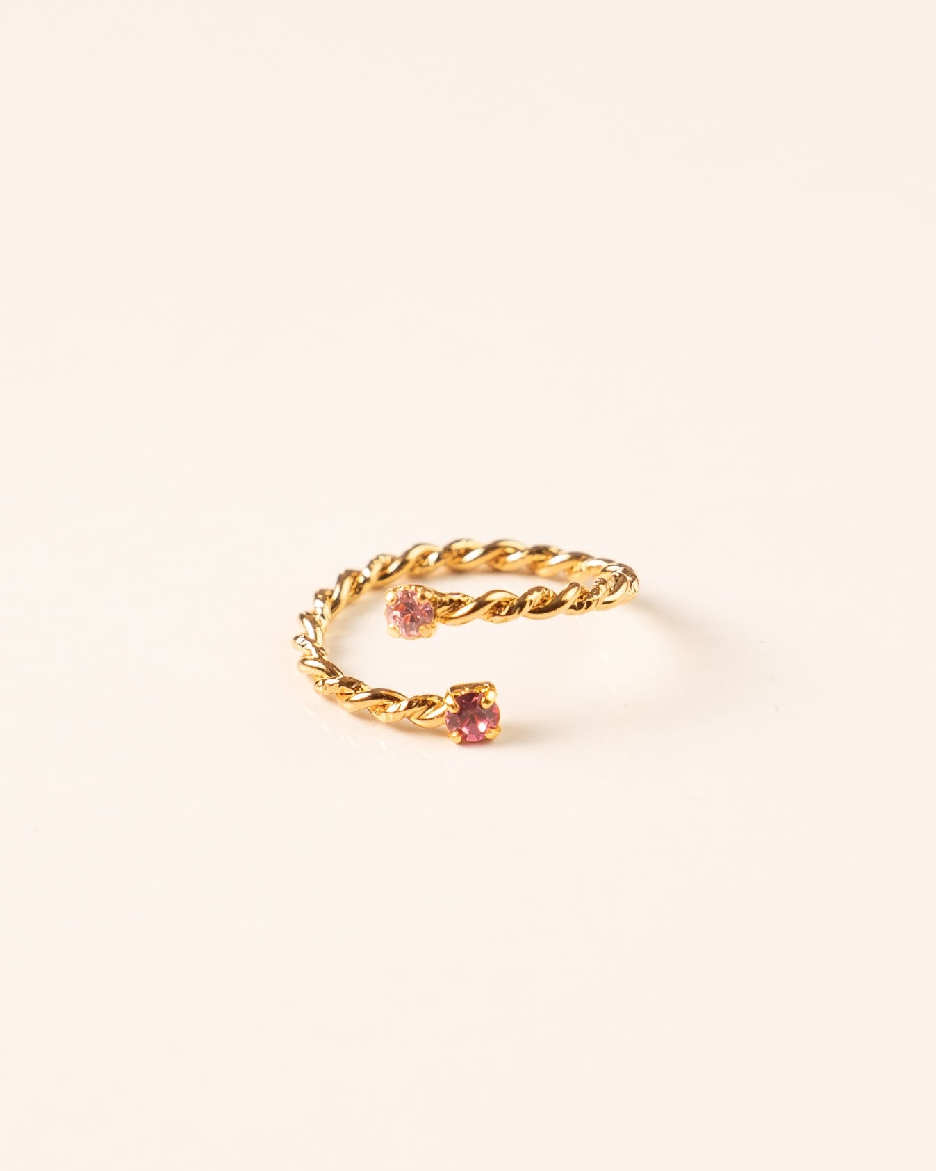 Bague pour femme plaqué or ajustable ouverte sur le dessus torsadée et texturée sertie de cristaux/strass roses