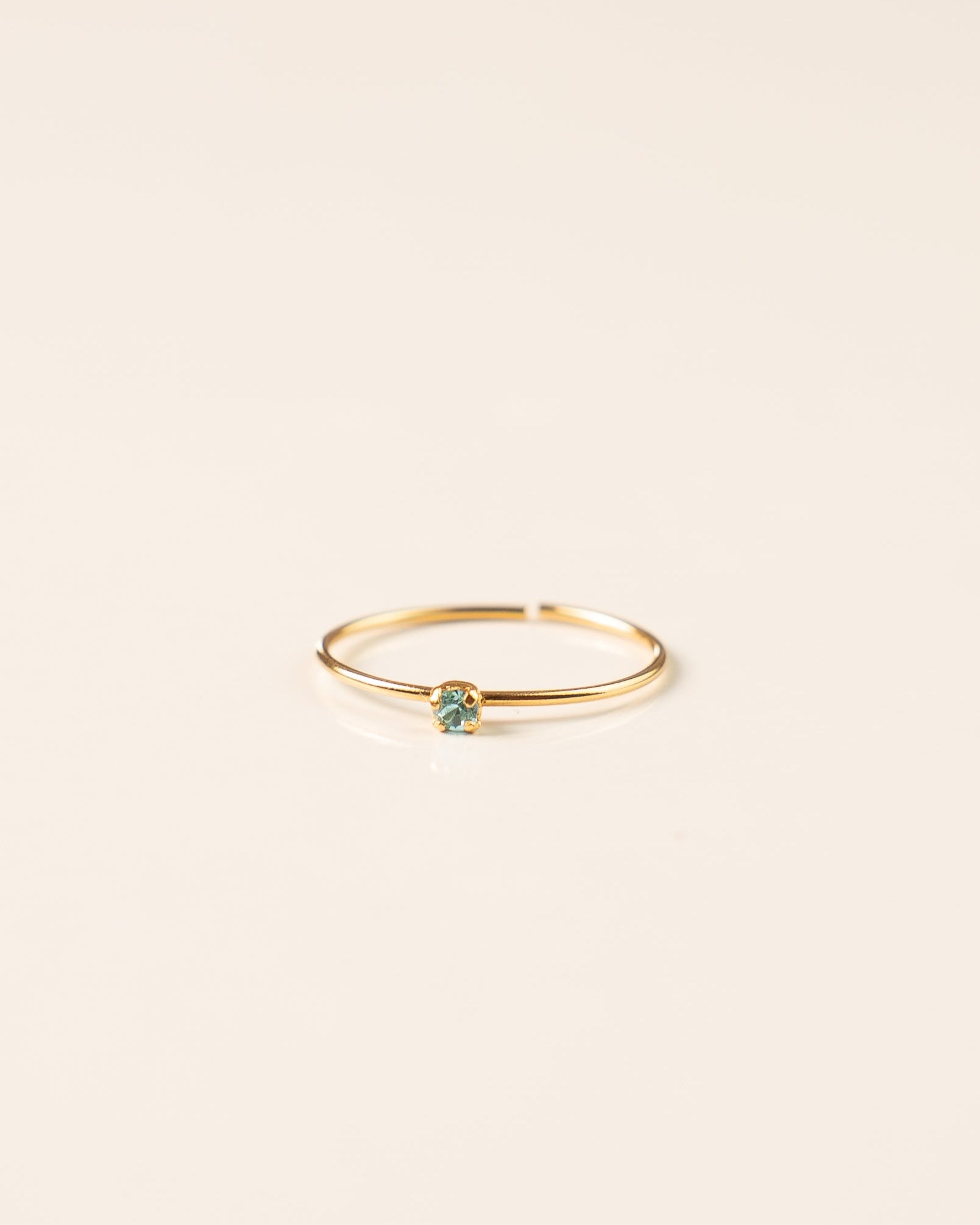 Bague minimaliste pour femme plaqué or ajustable anneau fin et cristal/strass de verre bleu turquoise