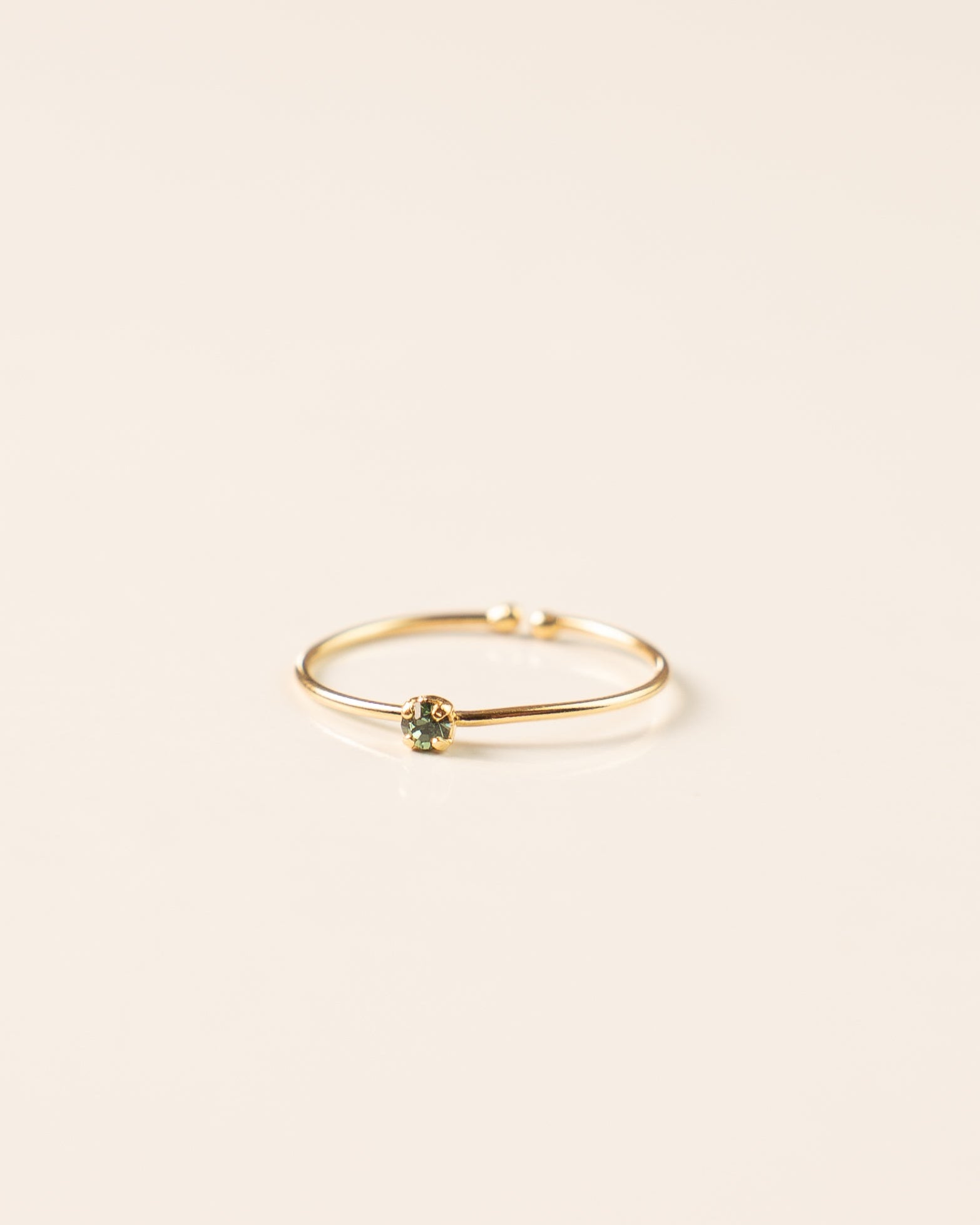 Bague minimaliste pour femme plaqué or ajustable anneau fin et cristal/strass de verre vert