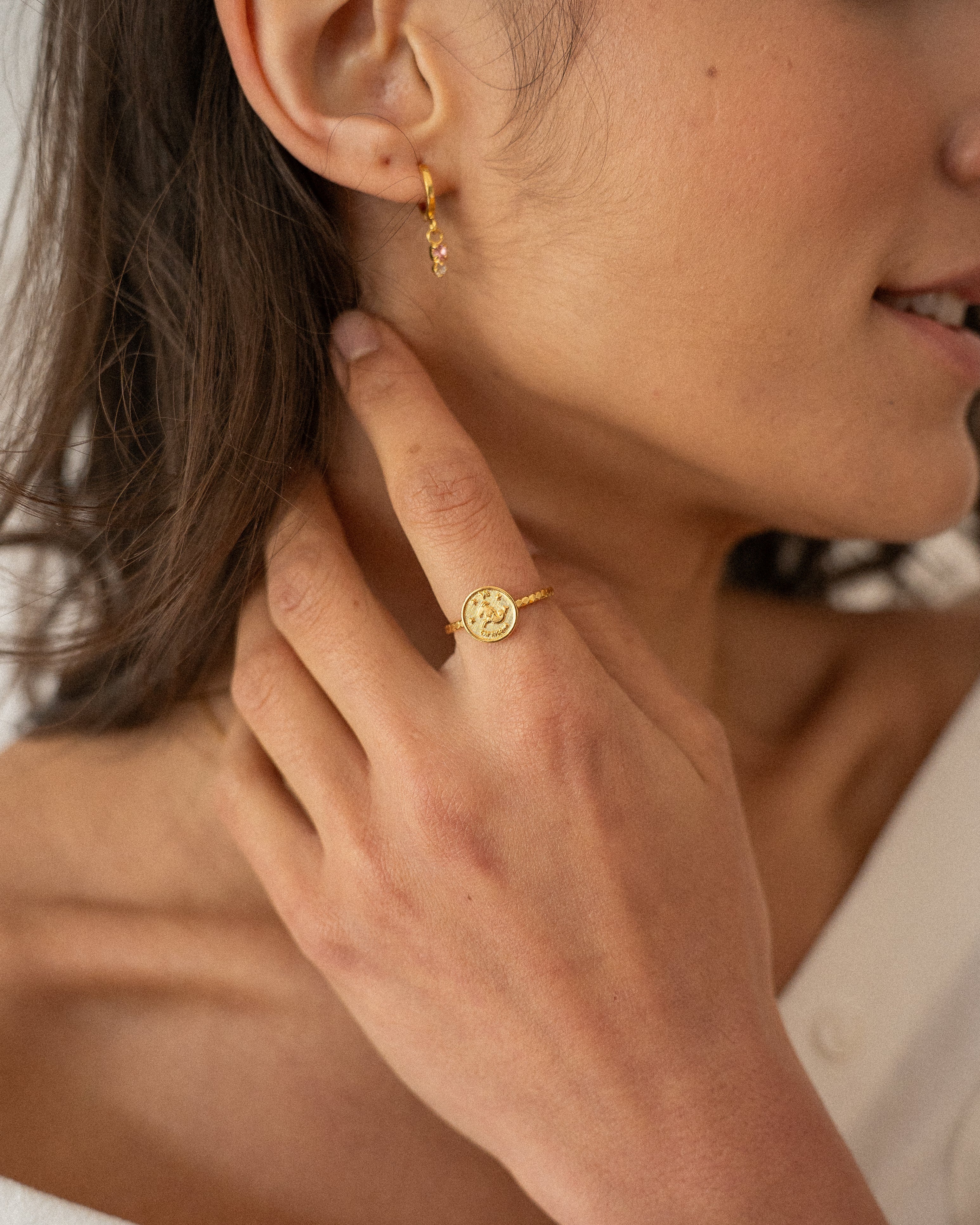 Bague pour femme plaqué or ajustable médaillon signe astrologique capricorne