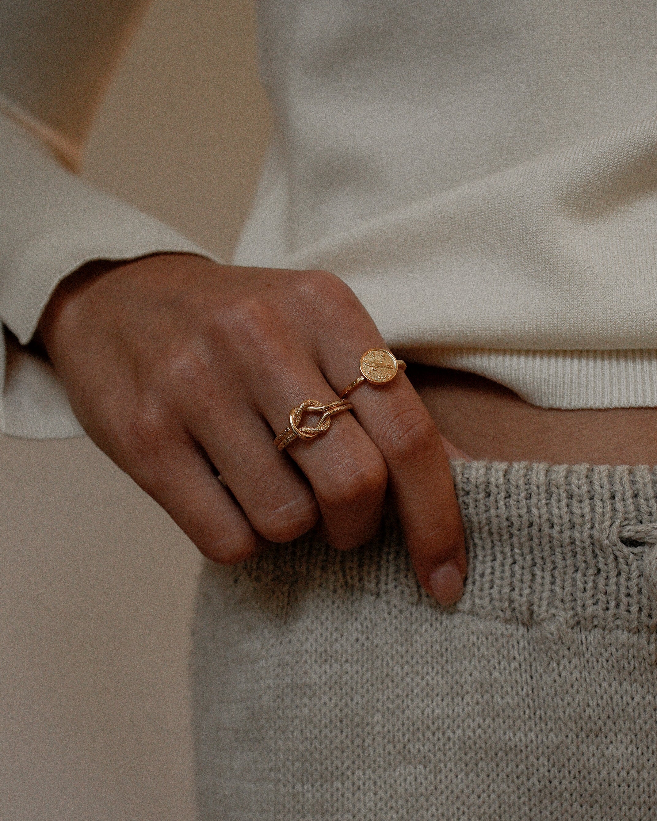 Bague pour femme plaqué or ajustable bijou noeud gordien