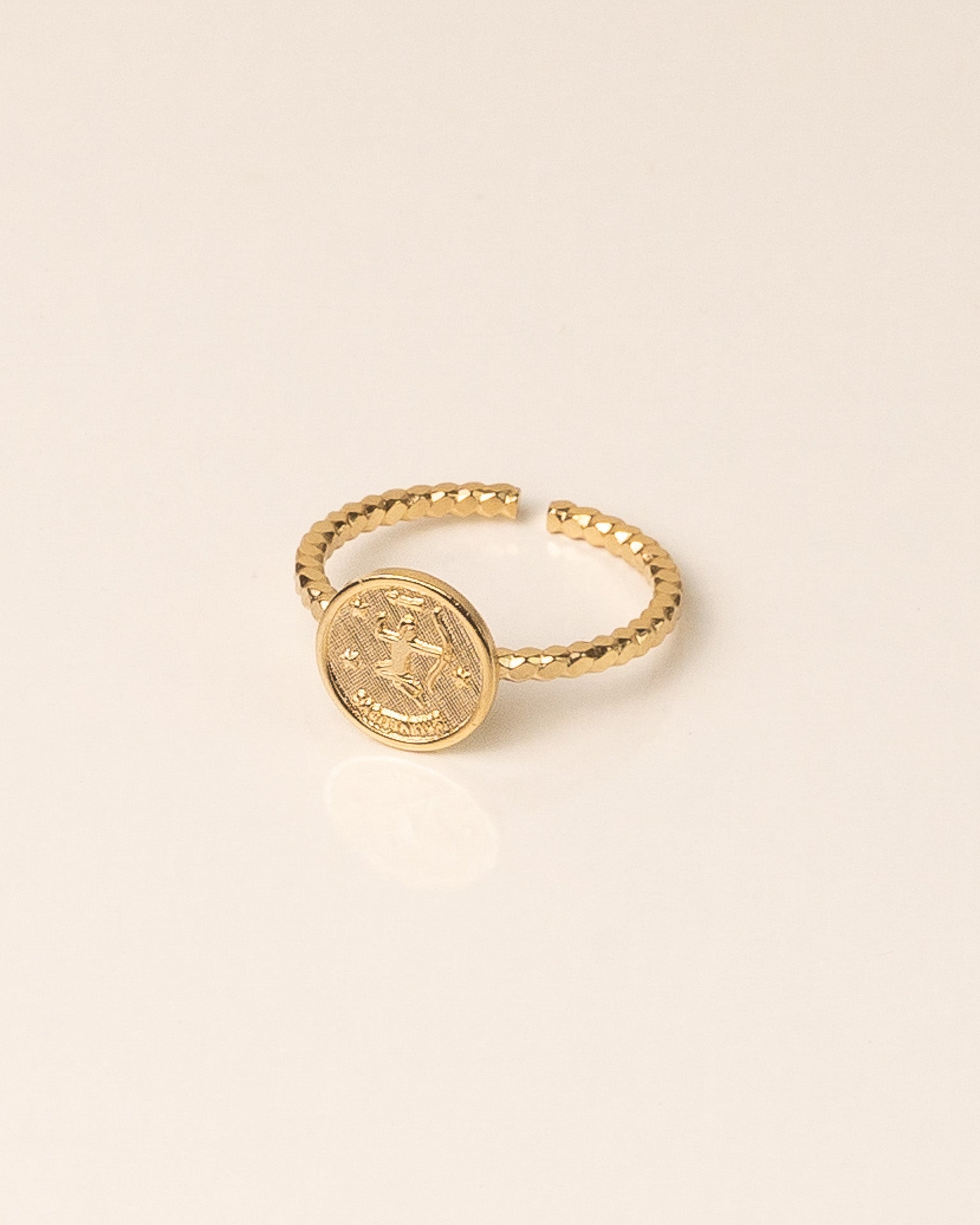 Bague pour femme plaqué or ajustable médaillon signe astrologique sagittaire