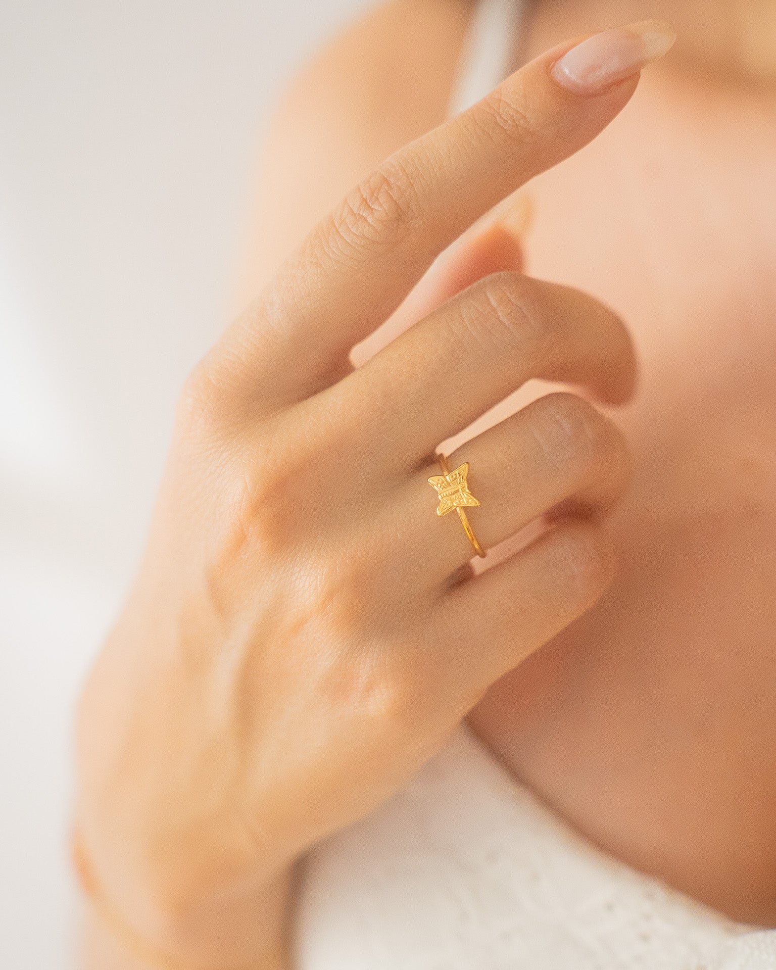 Bague pour femme plaqué or ajustable anneau fin et papillon